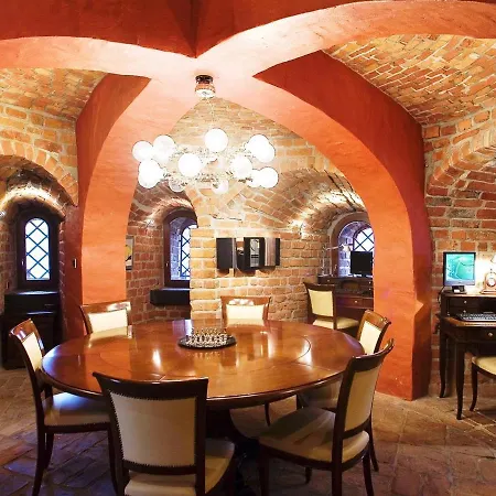 Baszta Siedmiu Plaszczy Daire *